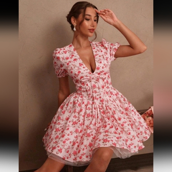 Women French Puff Sleeve Ditsy Floral Elegant Waist Flared Mini Dress - Picture 5 of 6